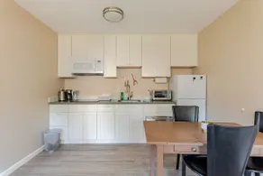 9B-Buttercup: Bright 1-BR near downtown San Jose - Image 4