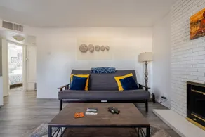 Cozy cul-de-sac condo with modern home office - Image 2