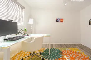 Cozy cul-de-sac condo with modern home office - Image 4