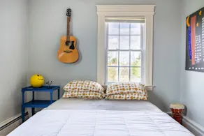 CHARMING LARGE 3 Bedroom Entire Home - Image 4