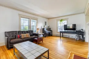CHARMING LARGE 3 Bedroom Entire Home - Image 2