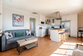 Clean Penthouse with Balcony - Image 4