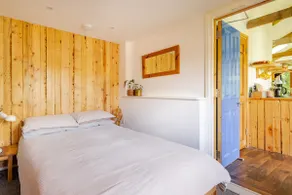 Self Contained One Bedroom Cornish Chalet - Image 4