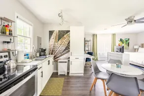 1 bed/1 bath Guest House with Parking - loft39 - Image 2