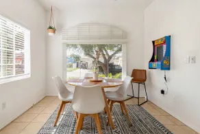 Cozy home - Arcade, Living Room AC, Near SoFi - Image 2