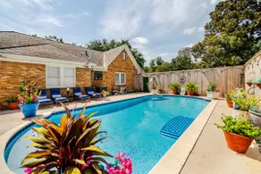 Montrose Oasis /Private Pool - Image 3