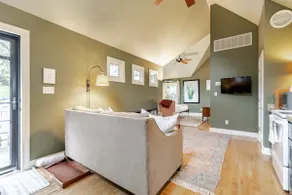 Secluded Studio @ Zilker - King Bed, Bright & Airy - Image 4