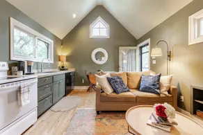 Secluded Studio @ Zilker - King Bed, Bright & Airy - Image 2