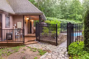 Timber Cottage -studio guest house, pet friendly. - Image 4