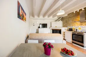 House in the center of Castelnuovo with a view . - Image 4