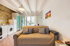 House in the center of Castelnuovo with a view . - Image 3