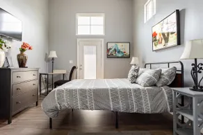 Amazing spacious balcony home in Fountain Square. - Image 3