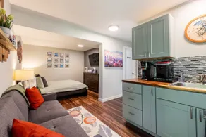 Modern studio with hot tub and patio access  - Image 2