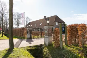 Large rural holiday home with 14 rooms - Image 5