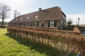 Large rural holiday home with 14 rooms - Image 3