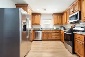 Charming 2BR Townhouse in Historic Neighborhood - Image 4