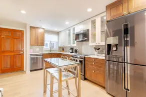 Pearl St Modern Comfort –Private Parking, Terrace - Image 3