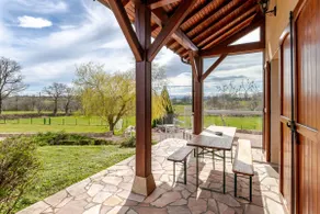Modern, stylish, well equipped 4 bedroom property. - Image 3