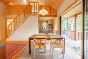A quiet lodge in the woods with a wood-burning stove and BBQ grill at the southern foot of Yatsugatake - Image 5