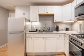 Walkable Allentown Downtown Gem with King Bed - Image 4