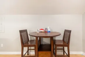 Walkable Allentown Downtown Gem with King Bed - Image 2