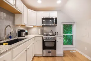 Walkable Allentown Downtown Gem with King Bed - Image 3