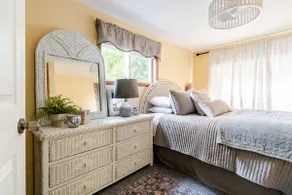 Sinclair House ~ Cozy Waterfront Retreat with Spa - Image 5
