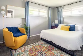 Renshaw Ranch - Elegant King Bed Suite - Image 5