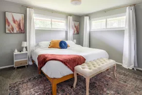 Renshaw Ranch - Elegant King Bed Suite - Image 3