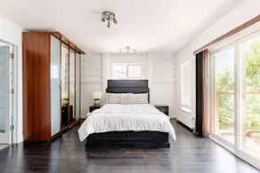 Serene Lake Ontario Waterfront Retreat - Image 5