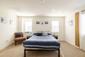 Beautiful Entire 3 bedroom Modern Home. - Image 2