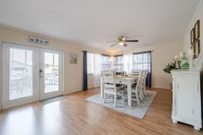 Heart of Suwannee - Large Canal Front Home - Image 2
