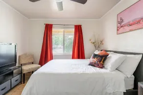 Free Parking near Strip Cozy 1Br - Image 3