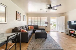 Free Parking near Strip Cozy 1Br - Image 2