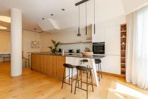 Luxurious loft with large sun terrace and sauna - Image 2