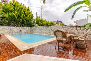 5+1 villa with a private pool and large garden - Image 3