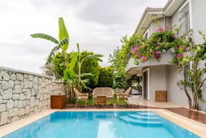 5+1 villa with a private pool and large garden - Image 2