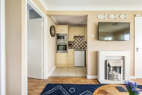 The Phoenix by the Sea- 2 bedroom flat in hunny - Image 5