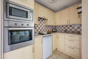 The Phoenix by the Sea- 2 bedroom flat in hunny - Image 5