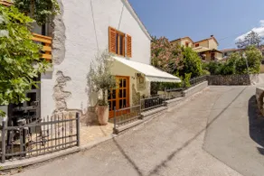 Old stone townhouse + massage pool - Image 5