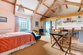 Open plan 16th century hayloft with Dartmoor view - Image 5