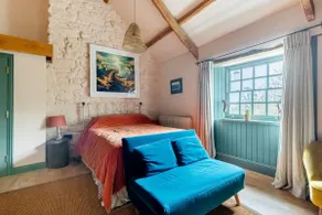 Open plan 16th century hayloft with Dartmoor view - Image 4