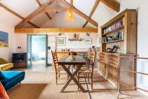 Open plan 16th century hayloft with Dartmoor view - Image 3