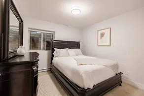 Cozy one bedroom suite - Image 4