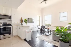2Bed 2Bth Top Floor near Disneyland - Image 2