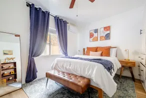 Mid Century Apt with yard in downtown SD/sleeps 4 - Image 3