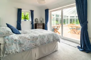 Flat with private terrace & garden - Image 2