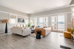 Stunning lakefront estate - Image 4