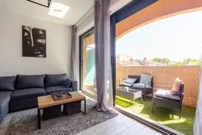 Apartment near the city center with air conditioning and terrace - Image 3