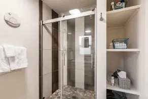 Studio with private hot tub and full kitchen - Image 5